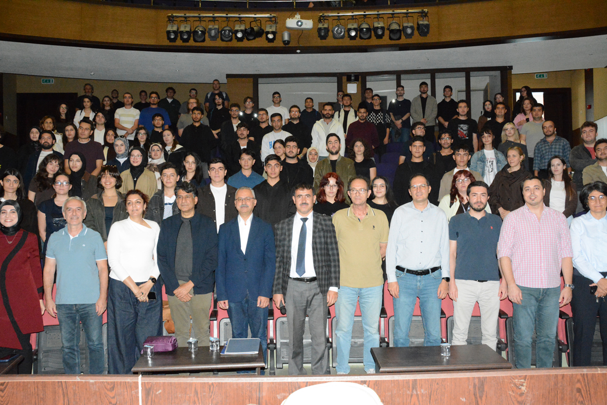 Fakültemizde düzenlenen nükleer fizik seminerinden fotoğraf 1